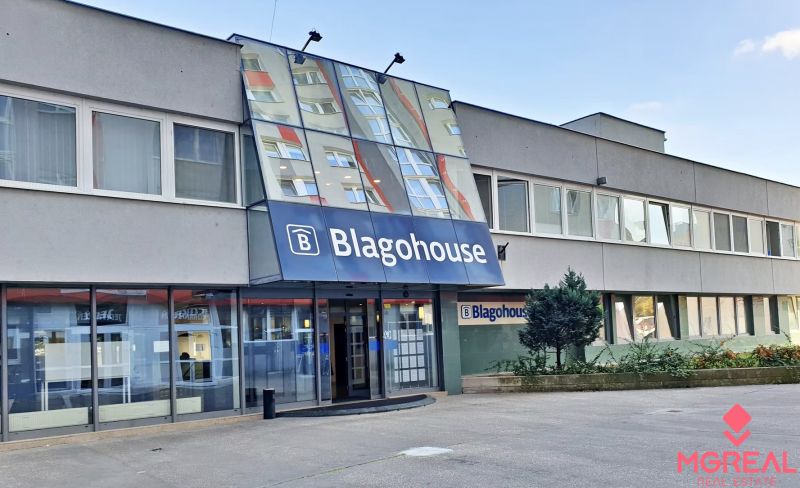 Geschäftsräume in der Blagoevova-Straße in Bratislava-Petržalka mit der Aufschrift Blagohouse.