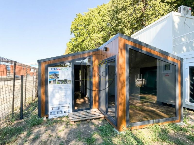 Kleine modulare Konstruktion in der Výstavná-Straße in Nitra, Besondere Immobilien.