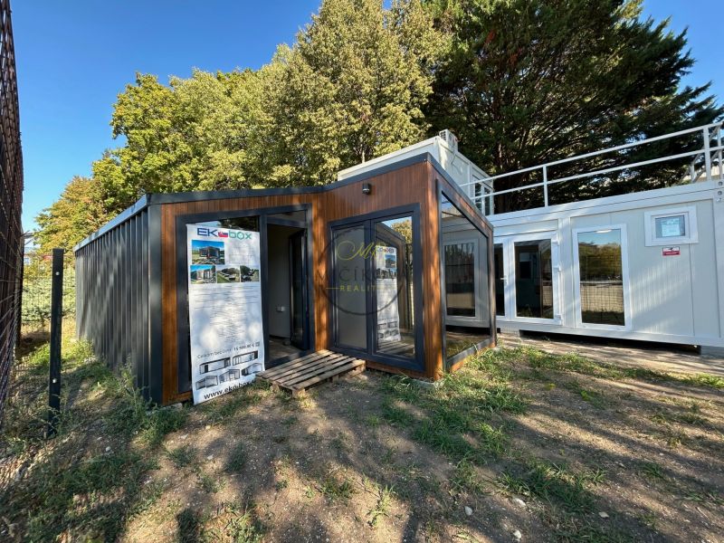 Besondere Immobilien in der Výstavná-Straße in Nitra, Containerbau im natürlichen Umfeld.