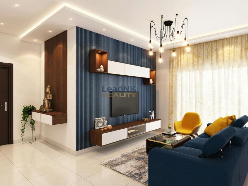Wohnzimmer in einer 2-Zimmer-Wohnung mit einem blauen Sofa und stilvoller Beleuchtung.