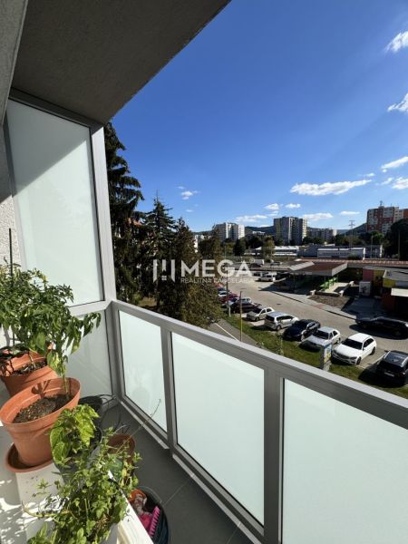 Blick vom Balkon einer 3-Zimmer-Wohnung in der Ševčenkova-Straße in Humenné.