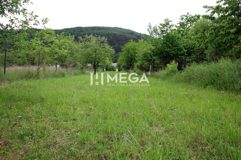 Grundstück in Ptičie in der Straße Ptičie, bestimmt für Wohnzwecke, mit Blick auf die Natur.
