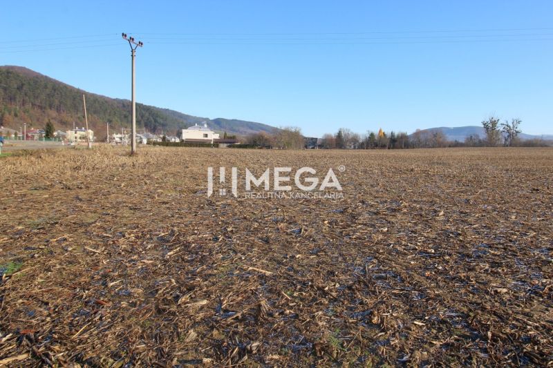 Grundstücke - Wohnen in Ptičie in Ptičom mit Blick auf die umliegende Landschaft.