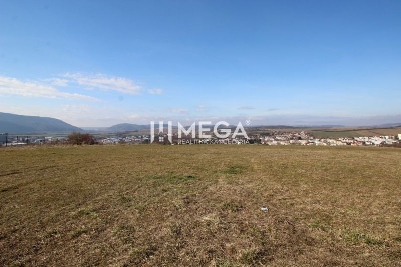 Baugrundstücke bieten einen atemberaubenden Blick von der Majakovského-Straße in Humenné.