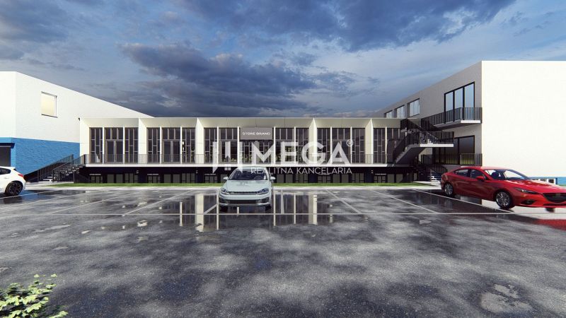 Gewerbeflächen in der Poľná-Straße in Humenné mit Parkplatz vor dem Gebäude.