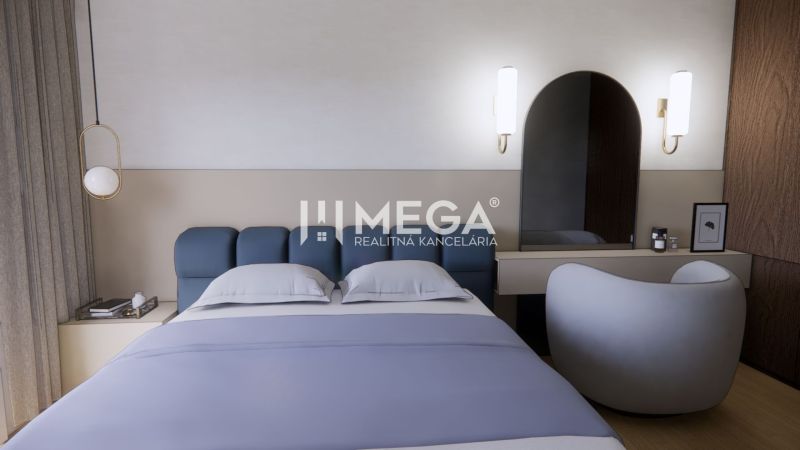 Schlafzimmer in einem Einfamilienhaus mit bequemem Bett, Tisch und Spiegel, Boden mit Holzdekor.