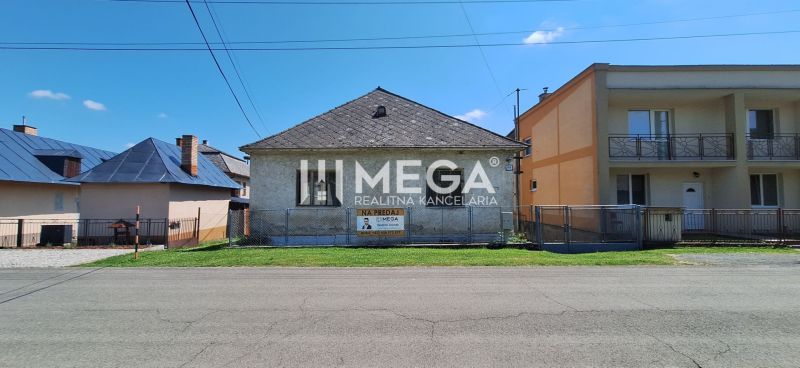 Einfamilienhaus in Kochanovce in der Straße Kochanovce mit Umzäunung und Garten.