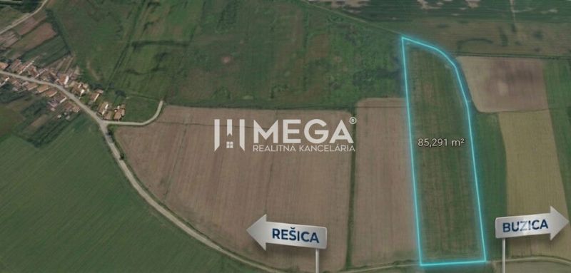 Luftaufnahme eines landwirtschaftlichen Grundstücks in der Umgebung von Rešíc, Besondere Immobilien.