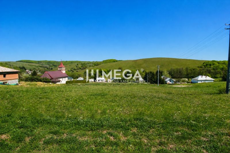 Hügel mit Kirche im Hintergrund, Grundstücke - Wohnen in Víťazovce, ideal zum Bauen.