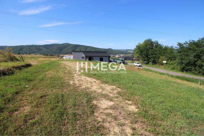 Grundstücke für den Bau in Snina auf der Hámorská, ideal zum Wohnen, mit wunderschöner Aussicht.