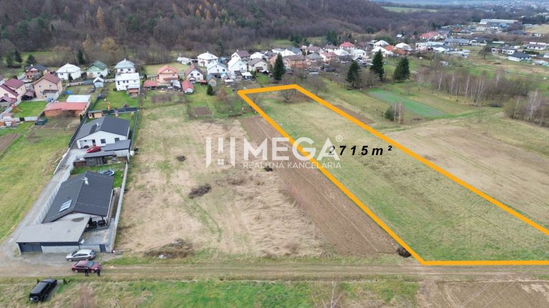 Luftaufnahme von Wohnbaugrundstücken in Zemplínske Hámre und der Umgebung der Gemeinde.