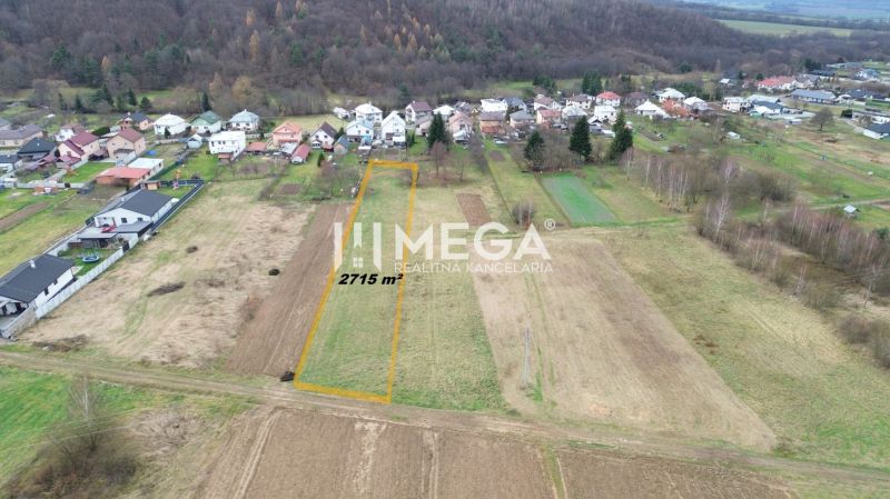 Baugrundstück für Wohnzwecke in Zemplínske Hámre, Fläche 2715 m², in ruhiger Lage.