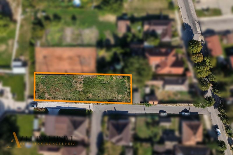 Grundstück in Malé Blahovo in Dunajská Streda, geeignet zum Wohnen, zwischen Einfamilienhäusern.