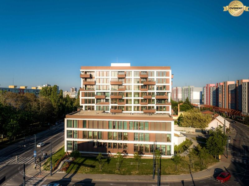Wohnungsbau in Bratislava - Ružinov in der Mierová-Straße mit moderner Architektur.
