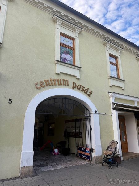 Geschäftsräume in Topoľčany mit der Aufschrift 