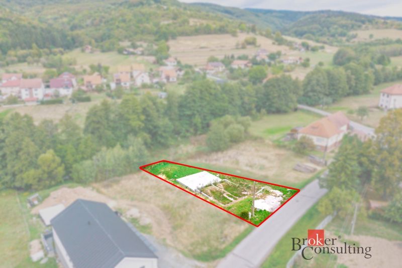 Grundstücke - Wohnen in Detva, umgeben von Grünflächen und ruhiger Umgebung, ideal für ein Haus.