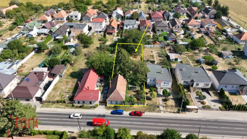 Luftaufnahme von Grundstücken - Wohnen in der Štefánikova-Straße in Krušovce mit sichtbarem Haus.